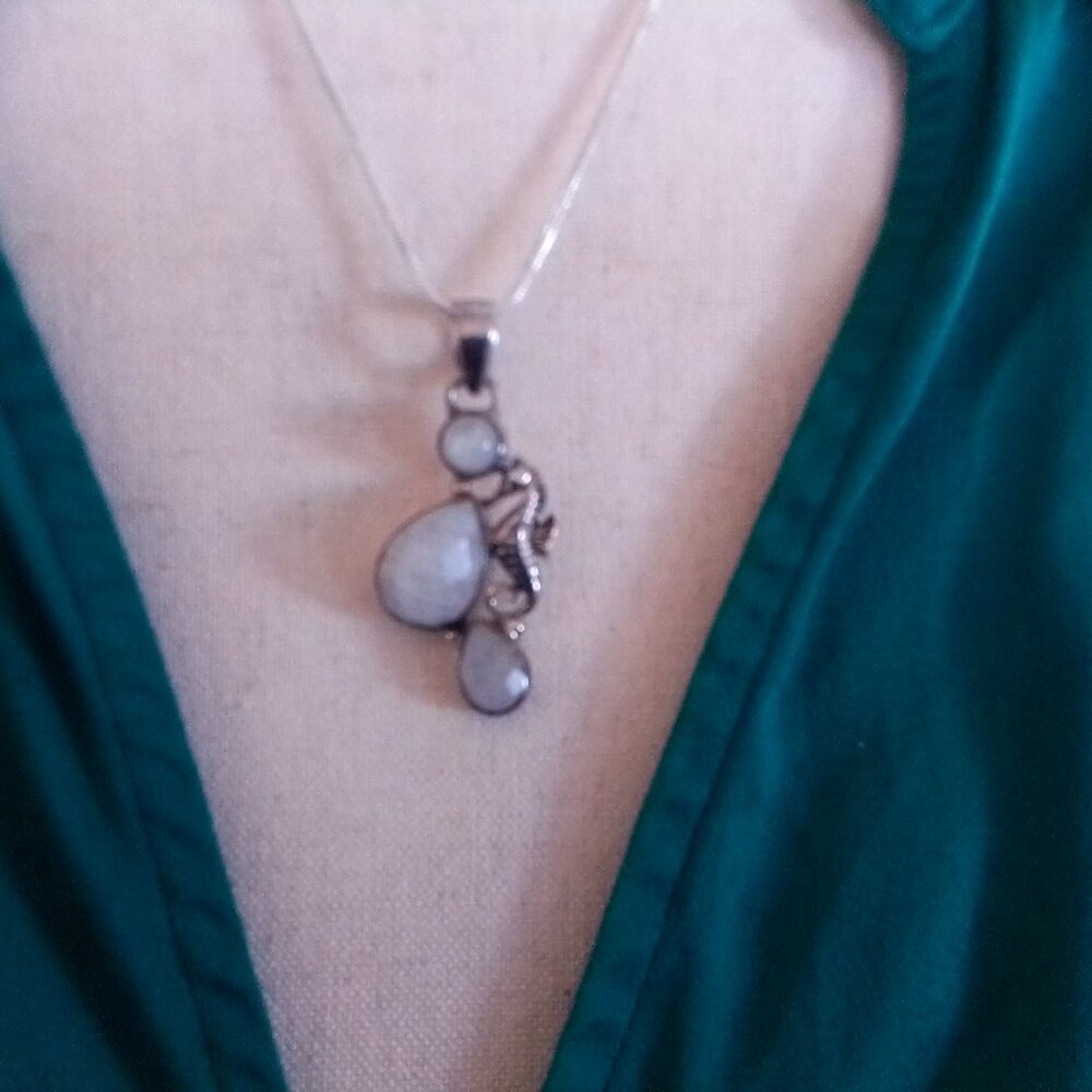 Beautiful NWOT Seahorse Moonstone Necklace in Sterling Silver Setting